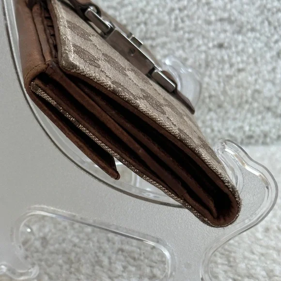 Gucci Monogram Long Wallet - Picture 6 of 15